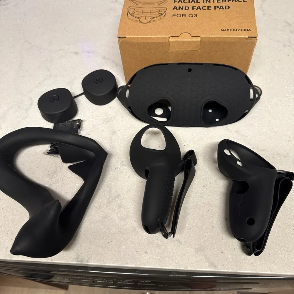 Facial Interface and Face Pad for meta Q3 - Black - New ( Never Used )